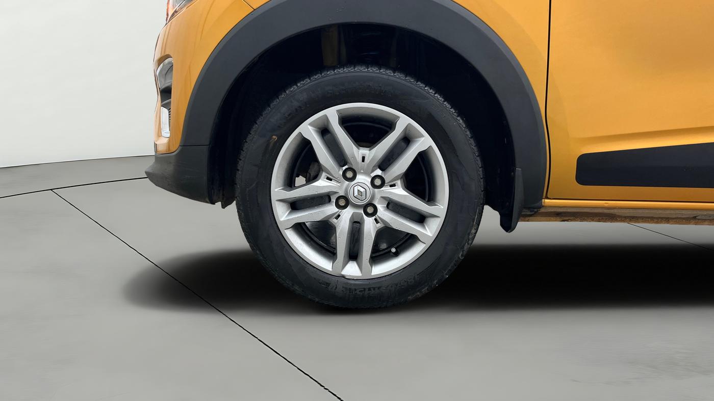 2022 Renault TRIBER RXZ, Petrol, Manual, 33,380 km, Left Front Wheel