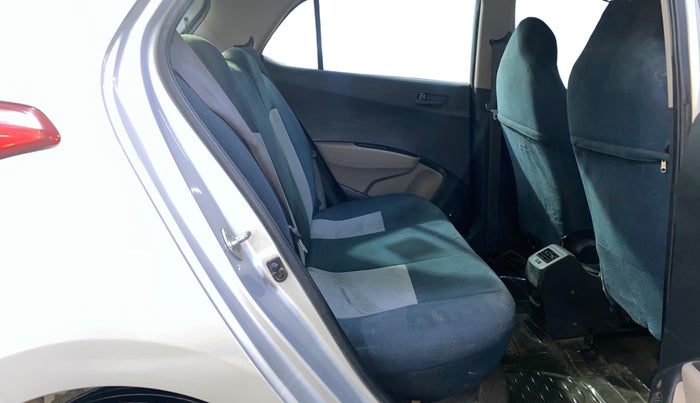 2017 Hyundai Grand i10 MAGNA 1.2 KAPPA VTVT, Petrol, Manual, 27,483 km, Right Side Rear Door Cabin