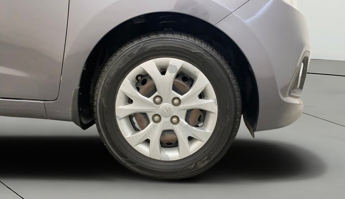 2016 Hyundai Grand i10 MAGNA AT 1.2 KAPPA VTVT, CNG, Automatic, 74,819 km, Right Front Wheel