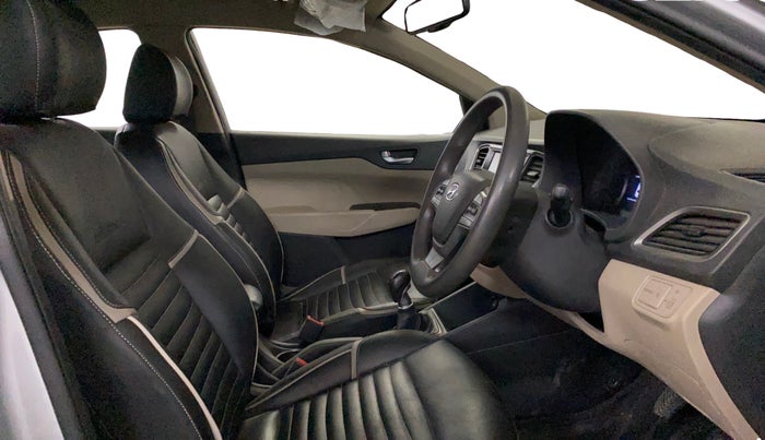 2019 Hyundai Verna 1.6 VTVT SX, Petrol, Manual, 16,557 km, Right Side Front Door Cabin