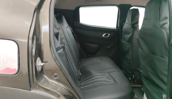 2018 Renault Kwid RXT 1.0 AMT (O), Petrol, Automatic, 76,339 km, Right Side Rear Door Cabin