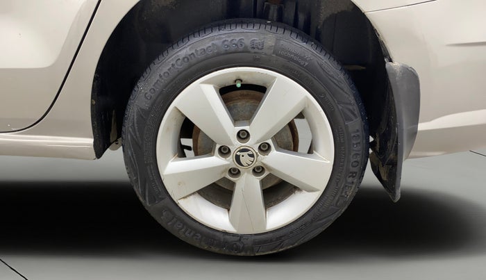 2017 Skoda Rapid STYLE 1.6 MPI, Petrol, Manual, 1,26,040 km, Left Rear Wheel