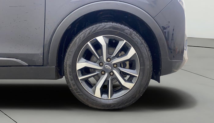 2019 Mahindra XUV300 W8 (O) 1.5 DIESEL, Diesel, Manual, 80,155 km, Right Front Wheel