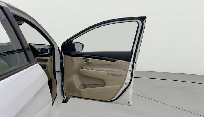 2016 Maruti Ciaz ZXI, Petrol, Manual, 49,976 km, RHS Front Door