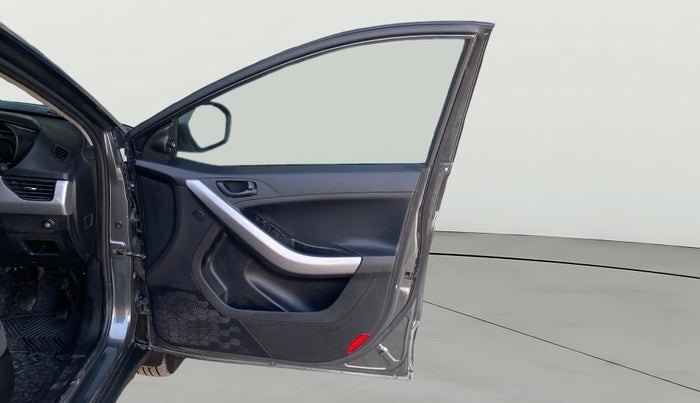 2023 Tata NEXON XM PETROL, CNG, Manual, 1,07,347 km, RHS Front Door