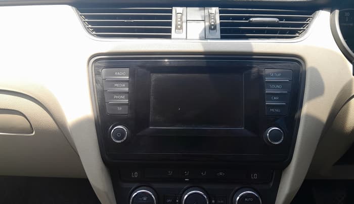2013 Skoda Octavia ELEGANCE 2.0 TDI AT, Diesel, Automatic, 1,05,095 km, Air Conditioner