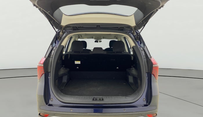 2022 Mahindra XUV700 AX 5 P AT 5 STR, Petrol, Automatic, 32,275 km, Boot Open Zoomed View