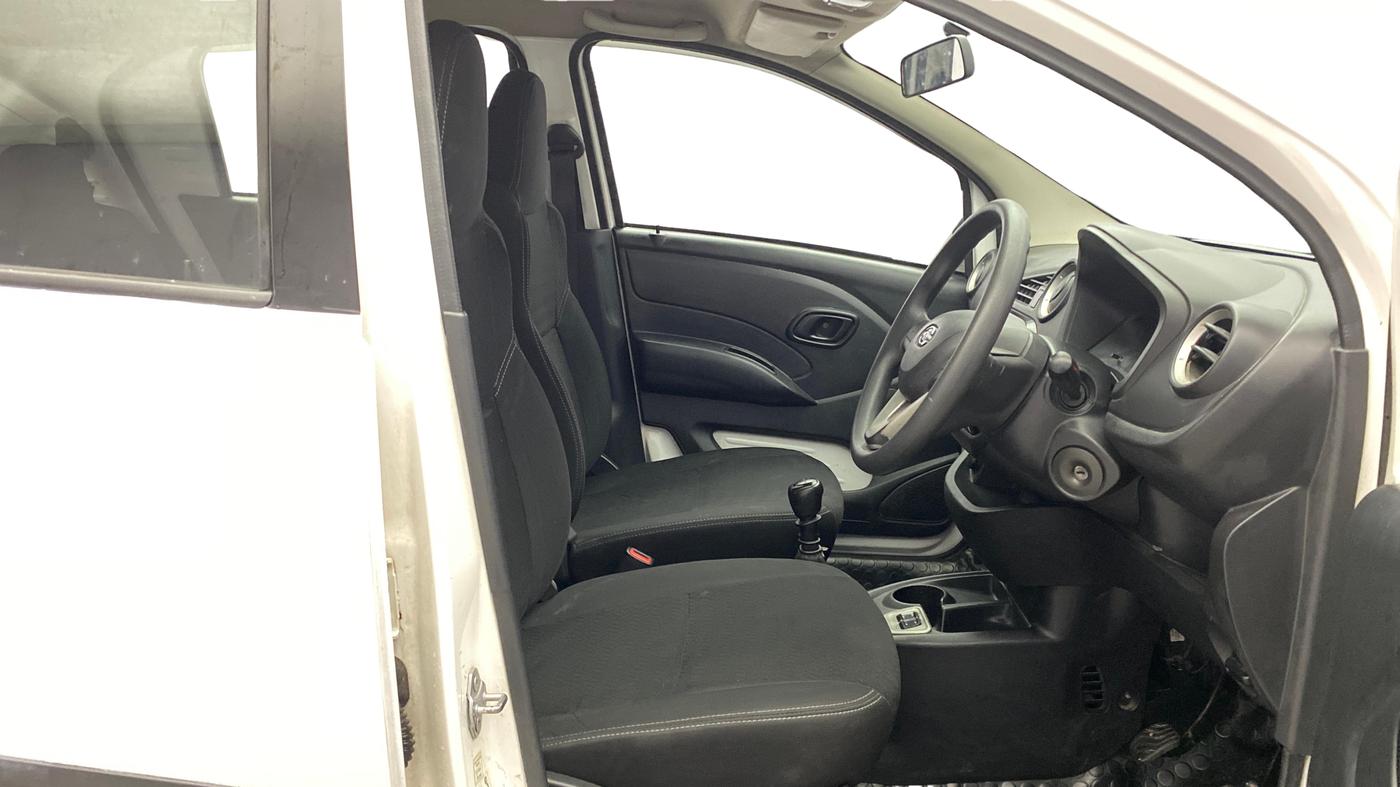 2017 Datsun Redi Go T(O) 1.0, Petrol, Manual, 67,900 km, Right Side Front Door Cabin