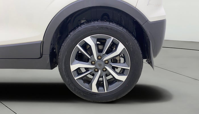 2021 Mahindra XUV300 W8 (O) 1.5 DIESEL, Diesel, Manual, 37,334 km, Left Rear Wheel