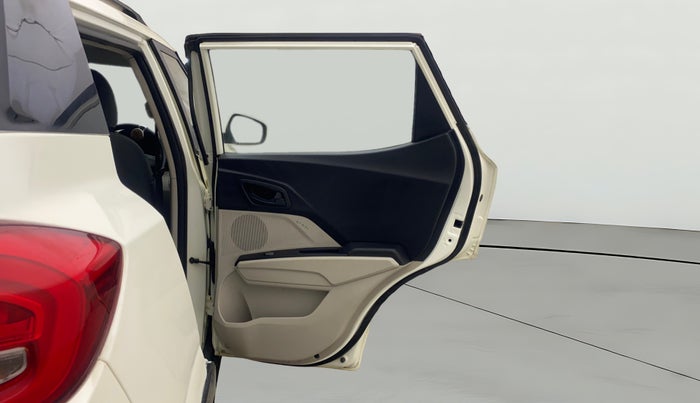 2019 Mahindra XUV300 W6 1.5 DIESEL, Diesel, Manual, 1,07,874 km, RHS Rear Door