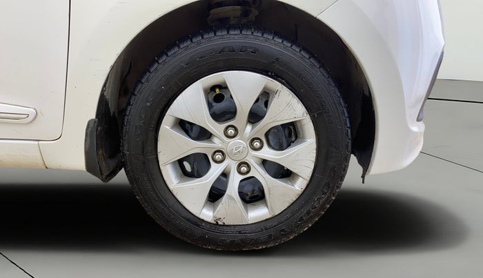 2015 Hyundai Xcent BASE 1.1, Diesel, Manual, 1,17,985 km, Right Front Wheel