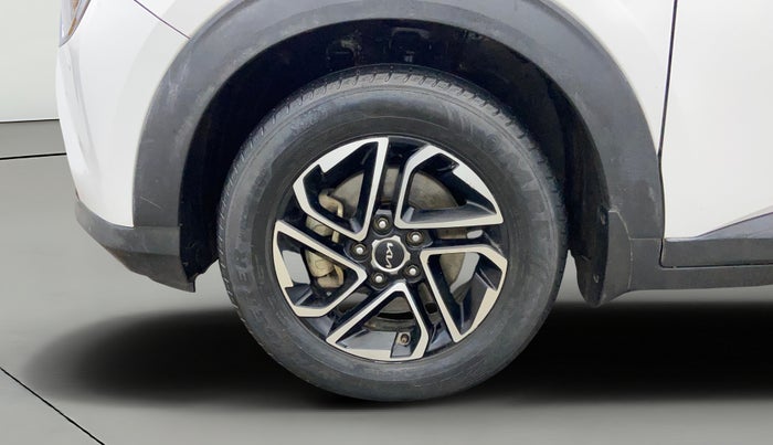 2022 KIA CARENS PRESTIGE PLUS 1.4 PETROL 7 STR, Petrol, Manual, 43,517 km, Left Front Wheel