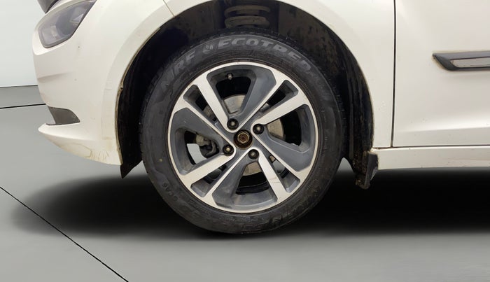 2024 Tata ALTROZ XZ CNG, CNG, Manual, 28,311 km, Left Front Wheel