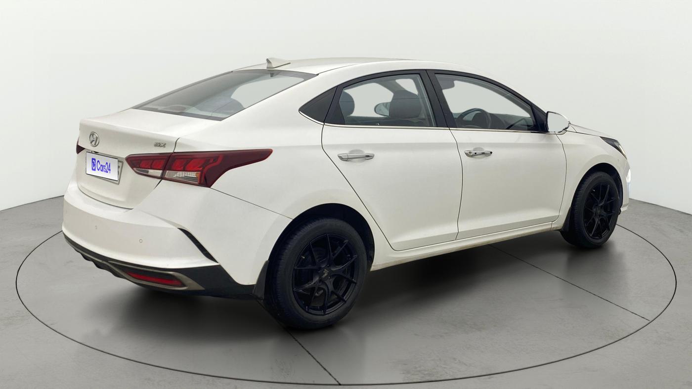 2022 Hyundai Verna SX (O)1.5 MPi, Petrol, Manual, 32,554 km, Right Back Diagonal