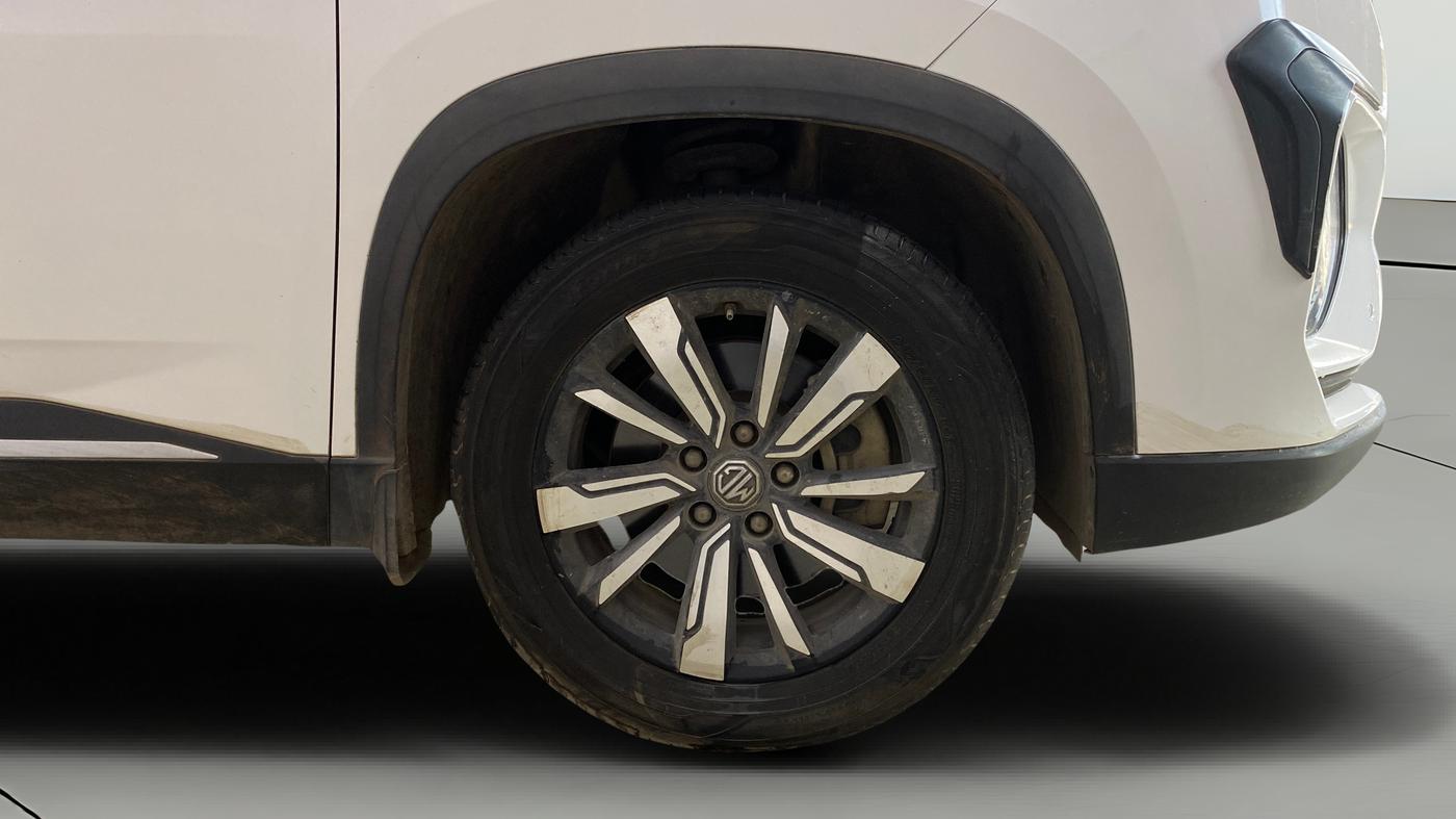 2020 MG HECTOR PLUS SMART 2.0 DIESEL TURBO MT 6-STR, Diesel, Manual, 1,42,342 km, Right Front Wheel
