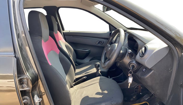 2018 Renault Kwid RXT 1.0, CNG, Manual, 57,393 km, Right Side Front Door Cabin