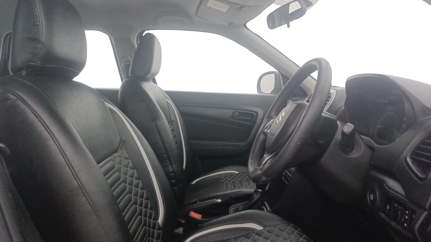 2021 Maruti Vitara Brezza VXI AT SHVS, Petrol, Automatic, 1,06,231 km, Right Side Front Door Cabin