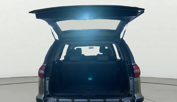 2017 Tata Hexa XT 4X2 7 STR, Diesel, Manual, 1,35,773 km, Boot Door Open