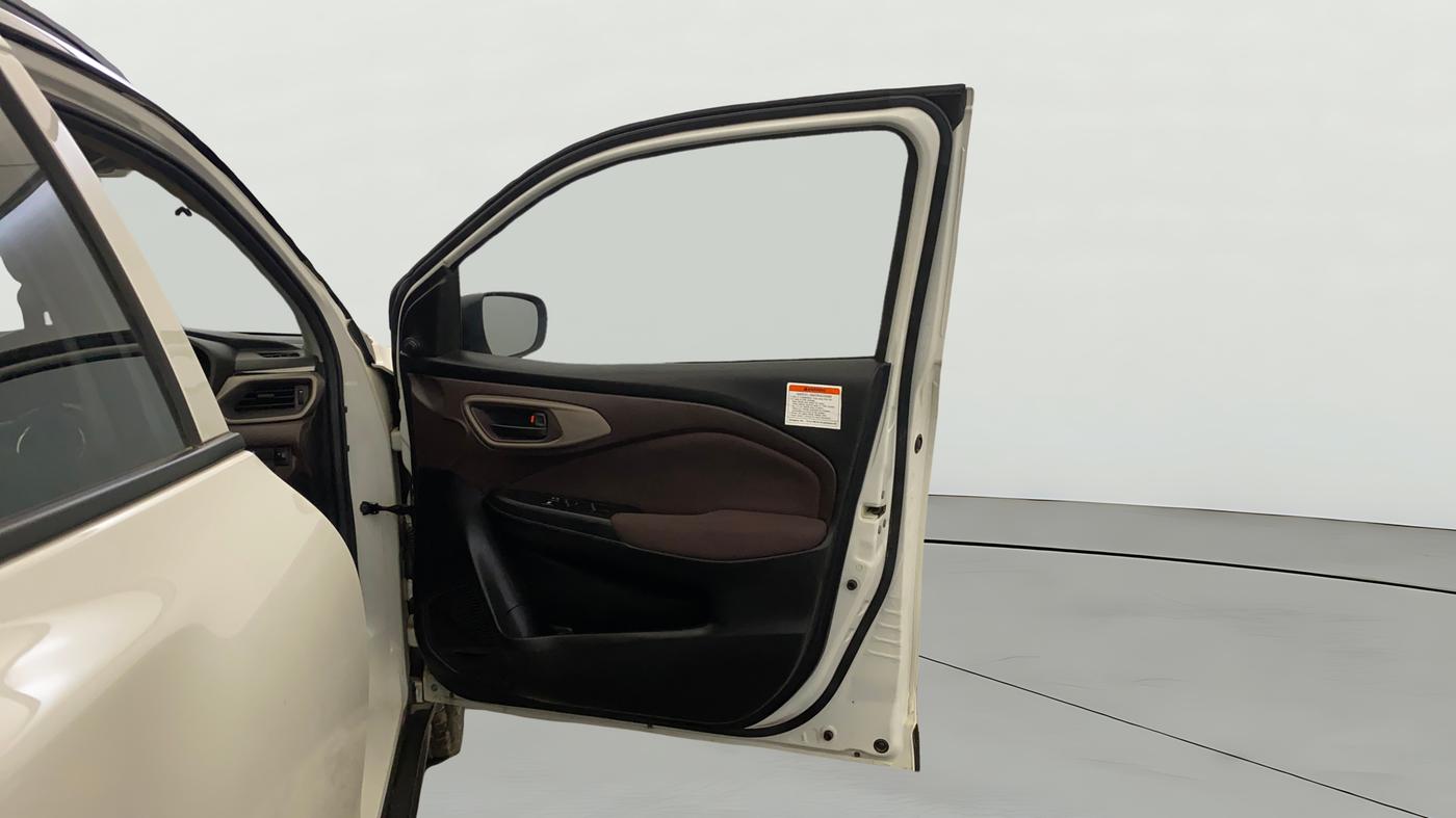 2024 Maruti FRONX SIGMA CNG 1.2 MT, CNG, Manual, 5,686 km, RHS Front Door