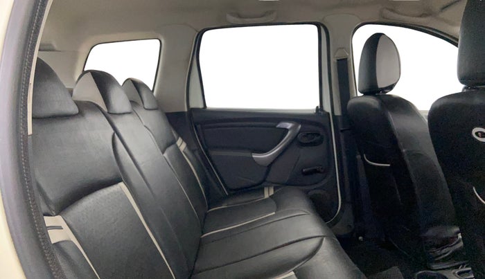 2014 Renault Duster RXE PETROL, Petrol, Manual, 41,439 km, Right Side Rear Door Cabin