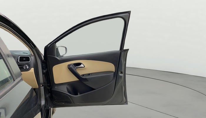 2016 Volkswagen Polo HIGHLINE 1.0L, Petrol, Manual, 58,567 km, RHS Front Door