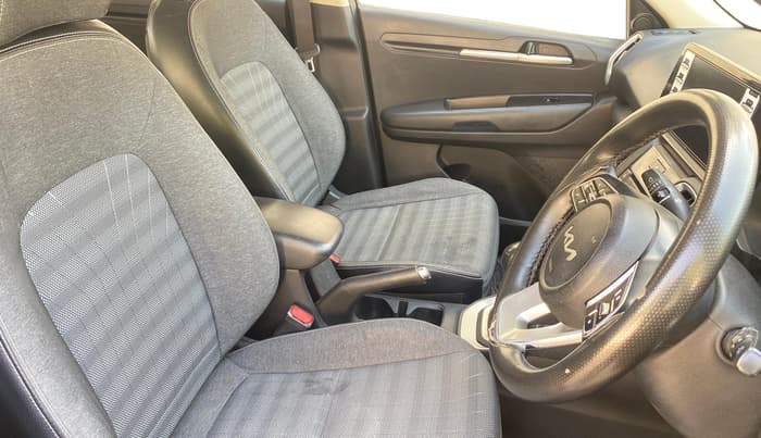 2022 KIA SONET HTK PLUS 1.0 IMT, Petrol, Manual, 1,06,912 km, Right Side Front Door Cabin