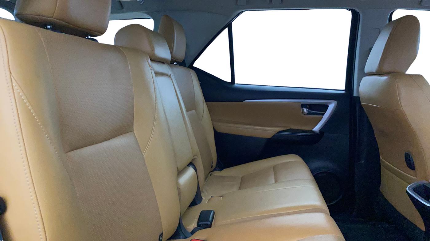 2023 Toyota Fortuner 4X4 AT 2.8 DIESEL, Diesel, Automatic, 83,884 km, Right Side Rear Door Cabin