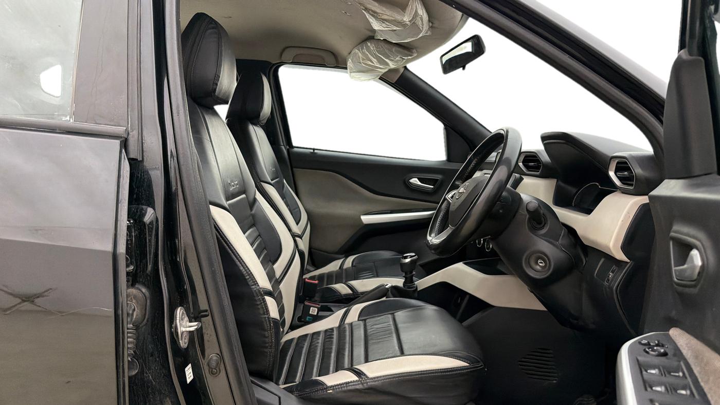 2022 Nissan MAGNITE XL, Petrol, Manual, 1,37,491 km, Right Side Front Door Cabin