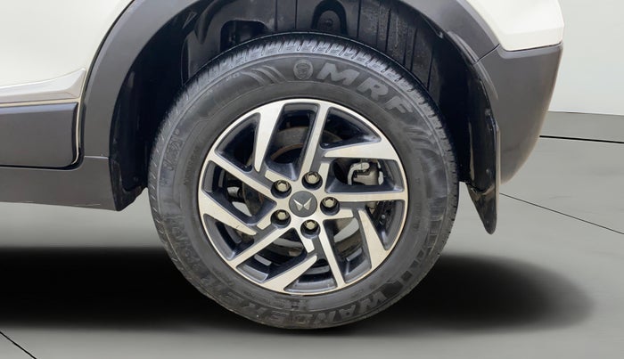 2023 Mahindra XUV300 W8 (O) 1.5 DIESEL AMT, Diesel, Automatic, 25,849 km, Left Rear Wheel