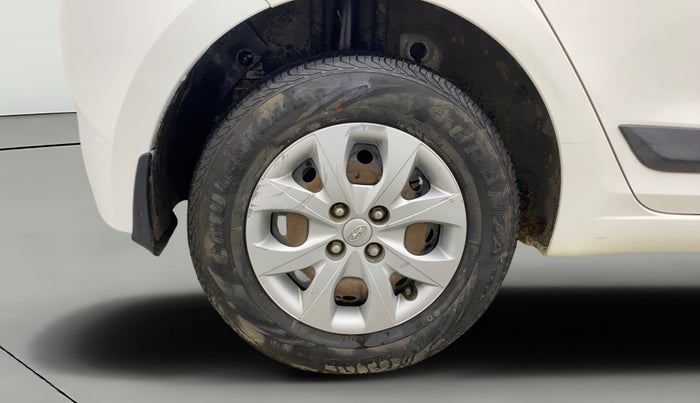 2016 Hyundai Elite i20 SPORTZ 1.2, Petrol, Manual, 1,15,037 km, Right Rear Wheel