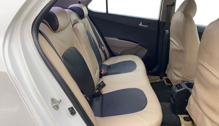 2015 Hyundai Xcent S (O) 1.2, Petrol, Manual, 79,563 km, Right Side Rear Door Cabin