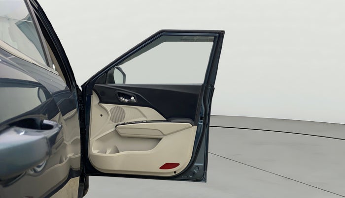 2024 Mahindra XUV300 W8 (O) 1.2 PETROL AMT, Petrol, Automatic, 16,340 km, RHS Front Door