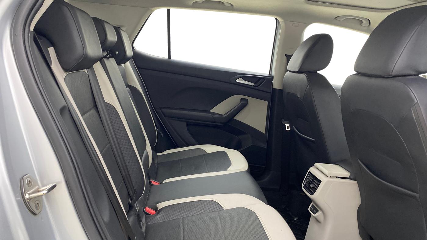 2022 Volkswagen TAIGUN TOPLINE 1.0 TSI AT, Petrol, Automatic, 43,324 km, Right Side Rear Door Cabin
