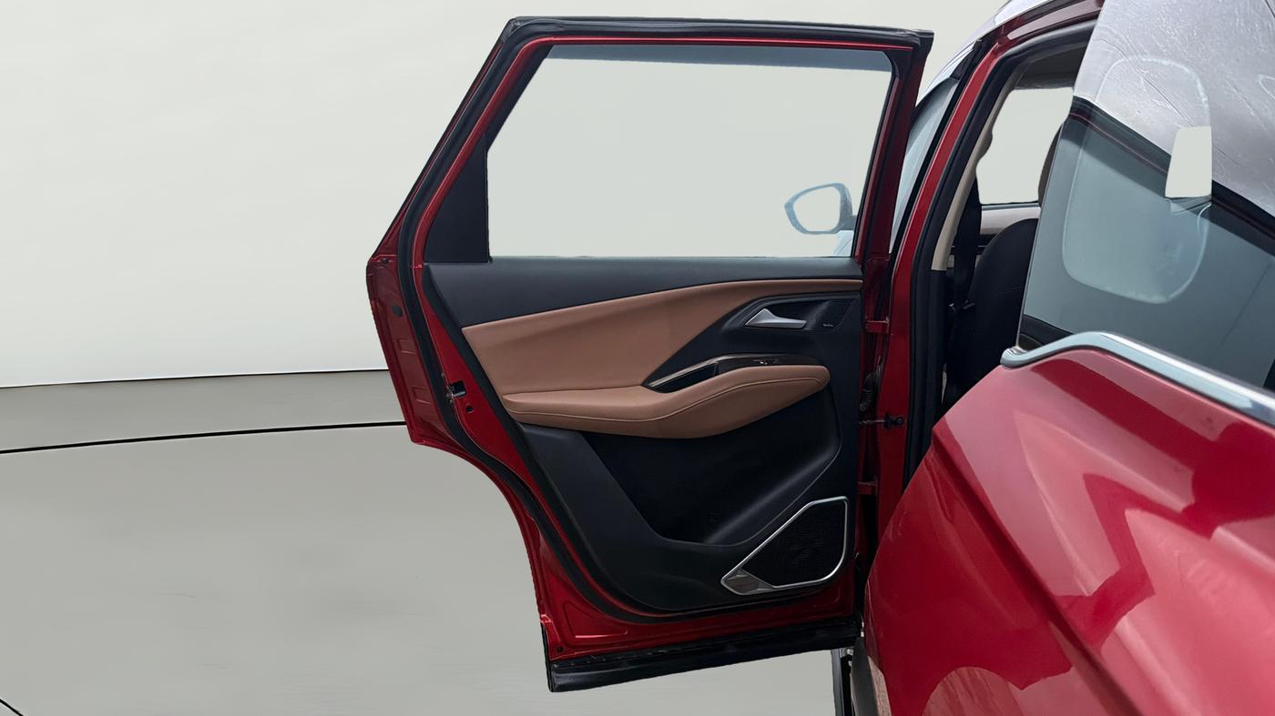 2023 MG HECTOR PLUS SAVVY PRO 1.5 TURBO CVT 6 STR, Petrol, Automatic, 15,647 km, LHS Rear Door