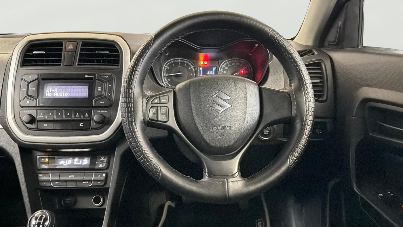 2022 Maruti Vitara Brezza VXI, Petrol, Manual, 50,327 km, Steering Wheel Close Up