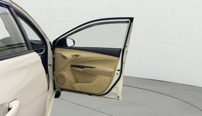 2021 Toyota YARIS J MT, Petrol, Manual, 42,024 km, RHS Front Door