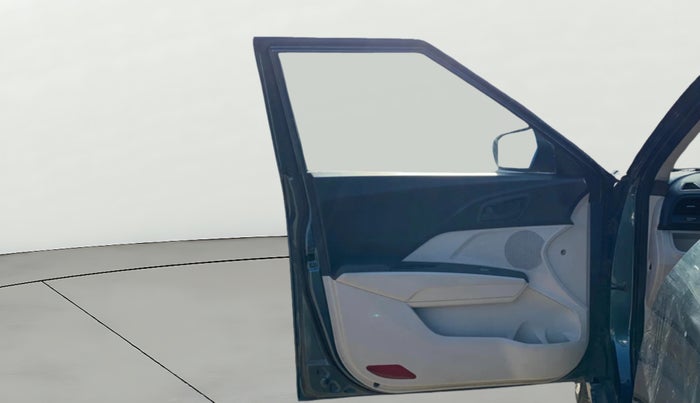 2023 Mahindra XUV300 W6 1.2 PETROL AMT, Petrol, Automatic, 43,246 km, LHS Front Door