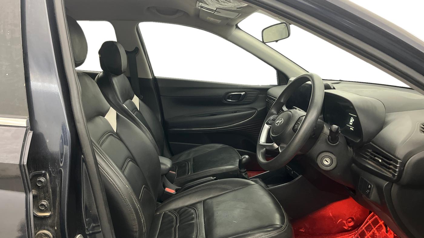 2022 Hyundai NEW I20 SPORTZ 1.2 MT, Petrol, Manual, 30,850 km, Right Side Front Door Cabin