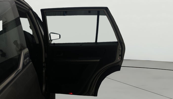 2017 Tata Hexa XTA 4X2 7 STR, Diesel, Automatic, 83,914 km, RHS Rear Door