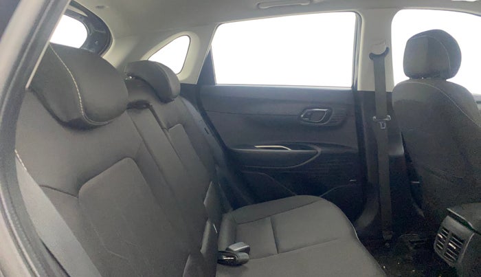 2022 Hyundai NEW I20 ASTA (O) 1.2 AT, Petrol, Automatic, 33,680 km, Right Side Rear Door Cabin