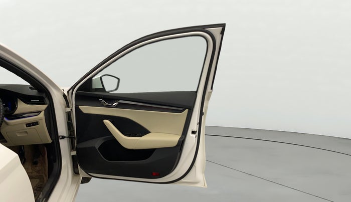 2022 Skoda Octavia STYLE 2.0, Petrol, Automatic, 43,532 km, RHS Front Door