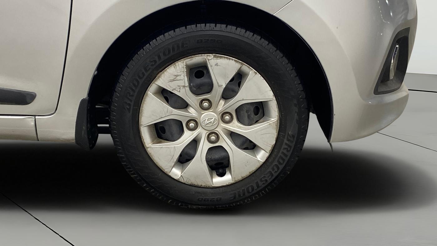 2016 Hyundai Xcent S AT 1.2, Petrol, Automatic, 52,964 km, Right Front Wheel