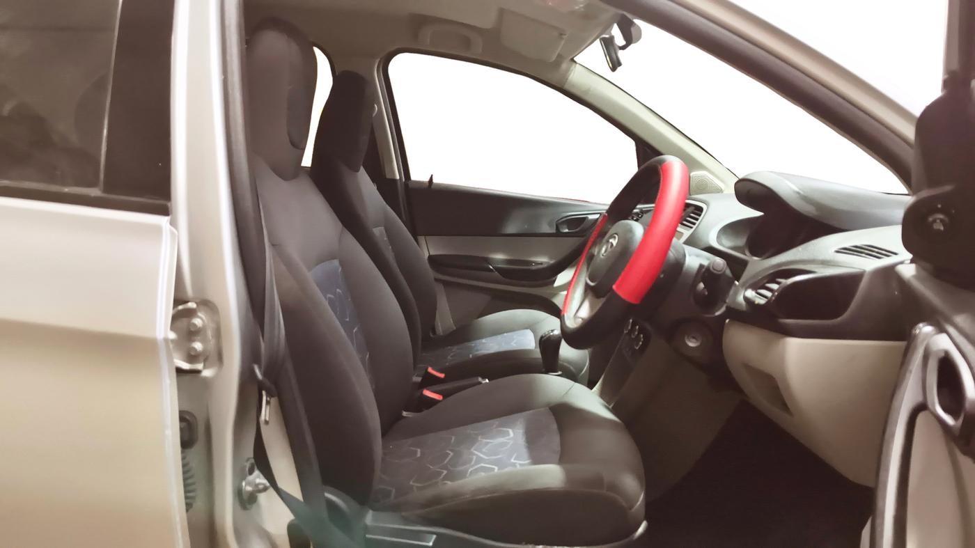 2016 Tata Tiago XT PETROL, Petrol, Manual, 99,343 km, Right Side Front Door Cabin