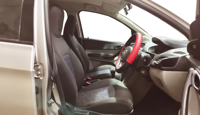 2016 Tata Tiago XT PETROL, Petrol, Manual, 99,343 km, Right Side Front Door Cabin