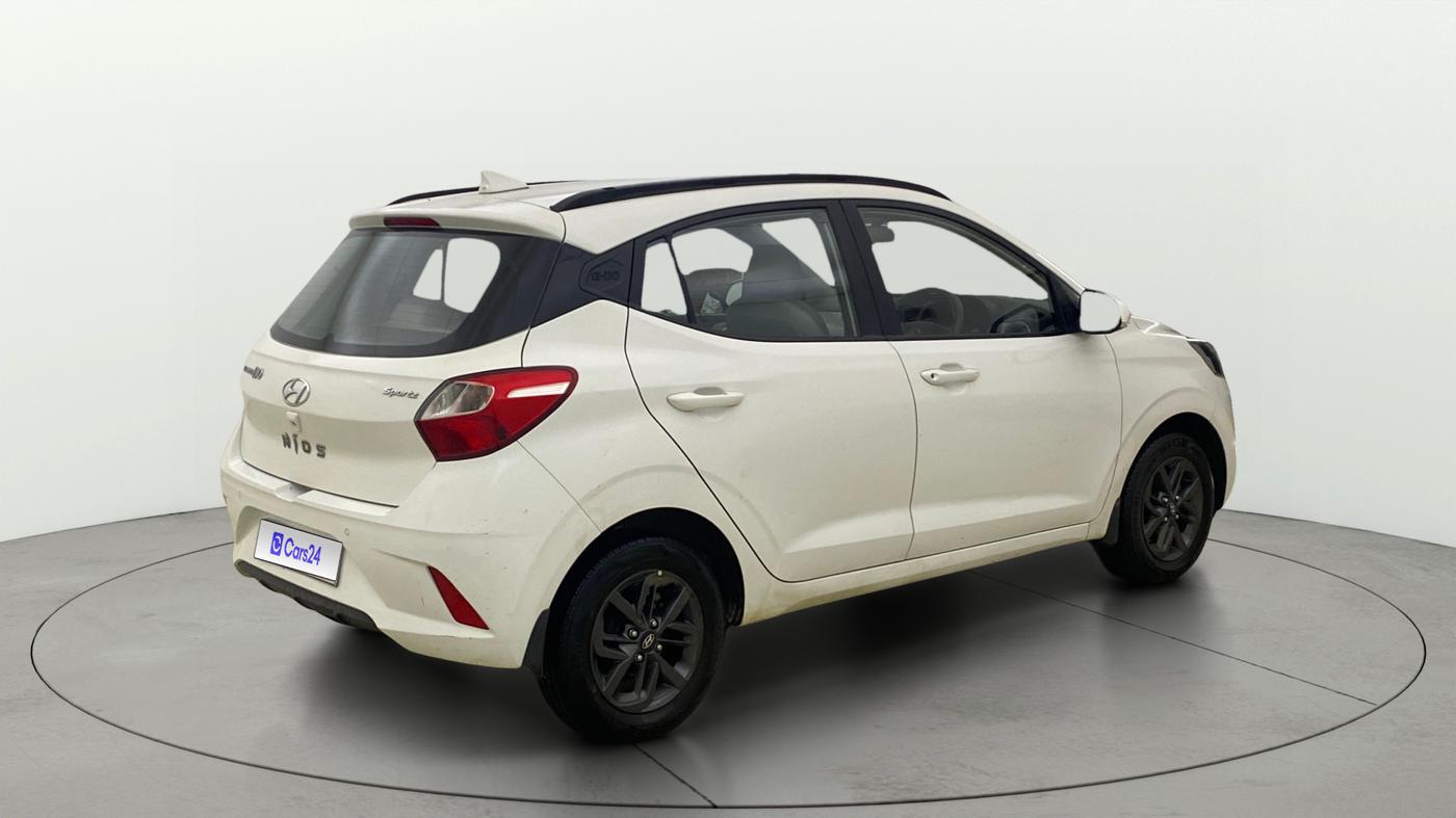 2020 Hyundai GRAND I10 NIOS SPORTZ 1.2 KAPPA VTVT CNG, CNG, Manual, 8,680 km, Right Back Diagonal