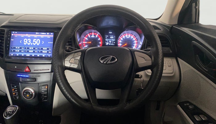 2022 Mahindra XUV300 W6 1.2 PETROL, Petrol, Manual, 19,471 km, Steering Wheel Close Up