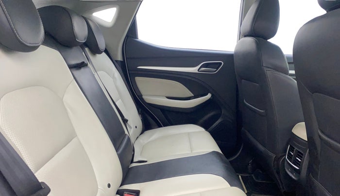 2024 MG ASTOR  Sharp Pro 1.5 MT (Ivory), Petrol, Manual, 18,404 km, Right Side Rear Door Cabin