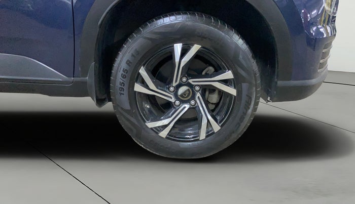 2022 Hyundai VENUE S(O) 1.2, Petrol, Manual, 10,700 km, Right Front Wheel