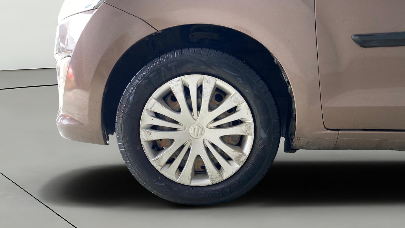 2015 Maruti Ertiga VXI, Petrol, Manual, 39,595 km, Left Front Wheel