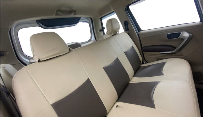 2019 Mahindra TUV300 T10, Diesel, Manual, 32,275 km, Right Side Rear Door Cabin